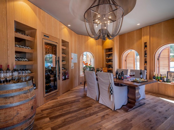 Pinot Wine House