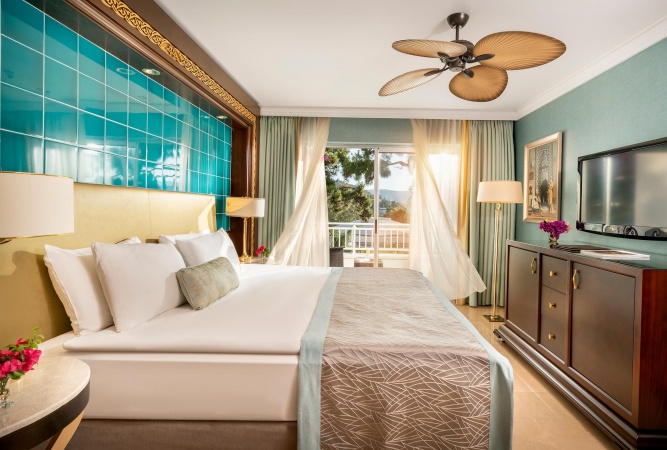 Deluxe Bahçe Manzaralı Oda